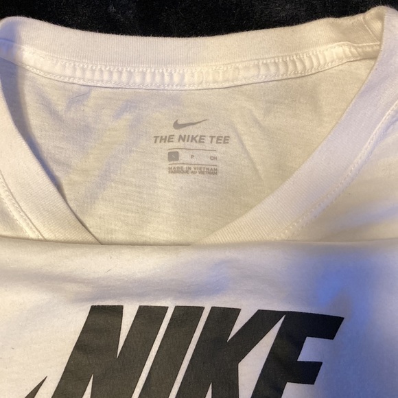 Nike tee - Picture 2 of 4